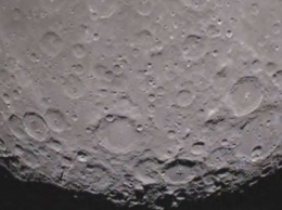Геофизики: У Луны 3 млрд лет назад смещались полюса