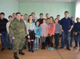 «Лига будущих полицейских» Красноармейска (Покровска) поделилась знаниями со школьниками поселка Шевченко