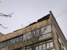В жилой многоэтажке в центре Симферополя рухнула крыша (ФОТО)