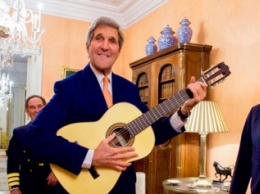 Тайная гитара Керри: в МИД РФ рассказали, почему Лавров не получил подарка от госсекретаря США