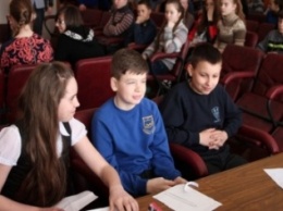 В Доброполье ученики 6-7 классов соревновались в турнире знатоков «Лучший читатель года»