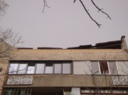 Рухнувшую крышу симферопольской пятиэтажки обещают отремонтировать за 2 дня (ФОТО)