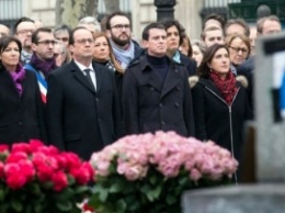 Сеть, совершившая теракты в Брюсселе и Париже, "в процессе уничтожения" - Олланд
