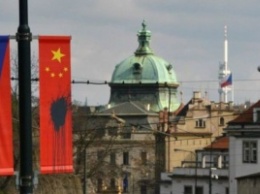 В Чехии неизвестные испортили флаги Китая