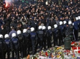 Столкновения в Брюсселе: полиция применила водометы против хулиганов
