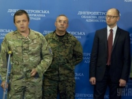 У Порошенко, наградившего Семенченко орденом, теперь называют его лжеофицером и аферистом