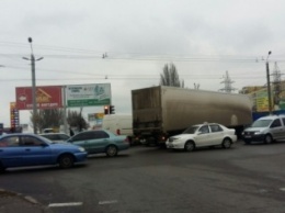 ДТП на Донецком шоссе: фура столкнулась с "Таврией" (ФОТО)