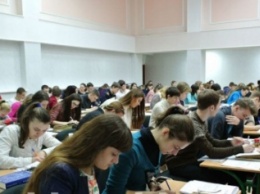 В Красноармейске (Покровске) школьников и студентов 3 дня обучали скорочтению