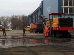 В Саксаганском районе продолжают ремонтировать дороги (фото)