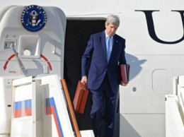 Загадка красного чемодана Керри: госсекретарь США привозил Путину "приятный сюрприз"