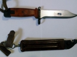 Вчера Красноармейским (Покровским) отделом полиции выявлены и изъяты штык-нож и запалы к гранатам