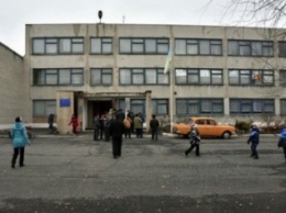 Макеевчане, берегите детей! В одной из школ Докучаевска сегодня прогремел взрыв