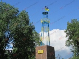 В Запорожской области вместо памятника Ленину поставили маяк (ФОТОФАКТ)