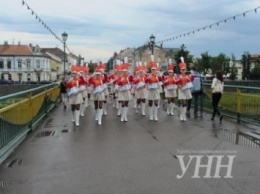 Хореографическим флэшмобом отметили Всемирный день танца в Ужгороде