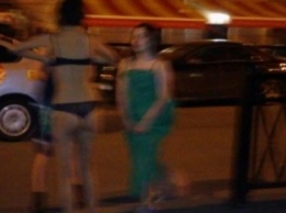 В Санкт-Петербурге по улице Рубинштейна бегали голые девушки