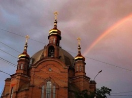 Над Мариуполем появилась красивая радуга (ФОТОФАКТ)
