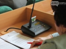 В Славянске депутаты тренировались голосовать (видео)