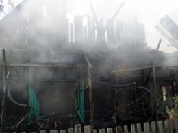 В Рубежном сгорел дачный дом (ФОТО)