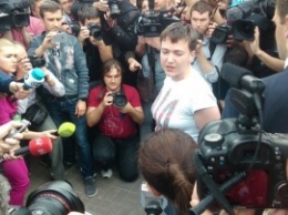 Первые слова Надежды Савченко в Украине: "Я ничего не боюсь! Дайте мне не скурвиться"