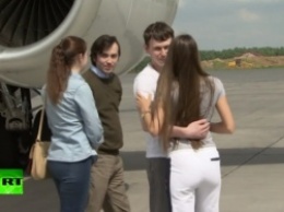 Ерофеева и Александрова в московском аэропорту встречали только жены и журналисты, одобренные Кремлем