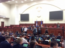 Киевсовет решил обратиться к ЦИК о назначении даты выборов в райсоветы