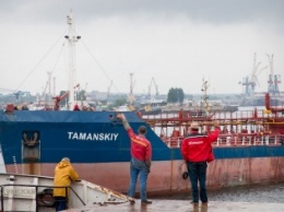 РФ не удалось "национализировать" украинский танкер (фото)