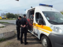 Как в Кировограде патрульная полиция поступает с паяными людьми. ФОТО