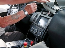 Шпионы сфотографировали салон нового Land Rover Discovery