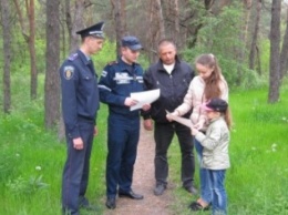 Спасатели, работники полиции и органов местного самоуправления продолжают рейдовые проверки в лесных массивах