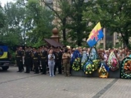 На Майдане попрощались с комбатом 72-й мехбригады Андреем Жуком