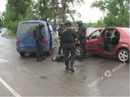 На въезде в Одессу задержали бандитов, находящихся в розыске (фото, видео)