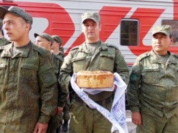 В России активно перебрасывают военных и технику к границе с Украиной (фото)