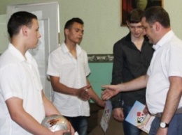 Кировоградские правоохранители поздравили подшефных воспитательного заведения с Днем защиты детей