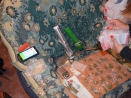 Одессит с условным сроком складировал наркотики в своей квартире (ФОТО)