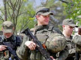 Революционный проект Украины - бригада быстрого реагирования Нацгварии - сегодня получит боевое знамя