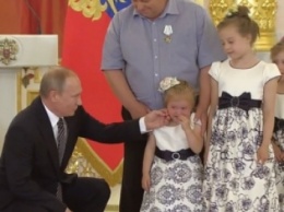 Хорошо, что не поседела - соцсети смеются над Путиным после слез девочки (ФОТОЖАБЫ)
