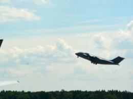 Украинский Ан-178 совершил демонстрационный полет на авиасалоне в Берлине