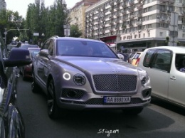 По Киеву уже ездит первый внедорожник Bentley: фото
