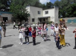 "Радуга добрых дел": макеевские студенты устроили праздник пациентам детской больницы