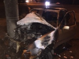 ДТП на Набережной: загорелся автомобиль с пьяным водителем и пассажирами (ФОТО)