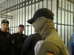 В одесском суде патриоты перекрыли входы столами: начались столкновения с полицией (ФОТО)