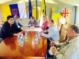 Саакашвили живет в палатке на трассе Одесса-Рени (ФОТО)
