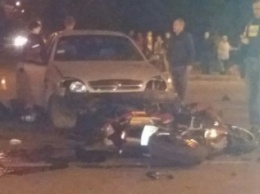 В Кривом Роге мотоциклист на огромной скорости влетел в иномарку и погиб на месте (ФОТО 18+)