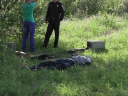 В Кривом Роге, недалеко от "тысячки", найдено тело мужчины (ФОТО 18+, ВИДЕО)