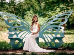 В Ботаническом саду Одессы появилась дизайнерская скамейка в виде бабочки