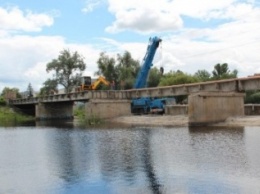 На Полтавщине активно реконструируют мост