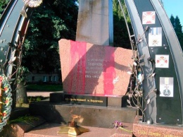 В Бердичеве неизвестные облили краской мемориал, посвященный украинским патриотам