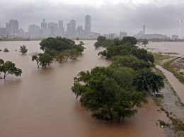 Частично под воду ушел крупнейший город Техаса (ФОТО,ВИДЕО)