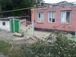 Результаты ночного обстрела в Донецк - погибла женщина, 11 раненых, разрушены дома и автобусы (ФОТО)