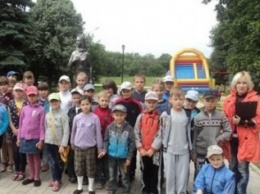 Детей в Макеевке приобщают к благоустройству памятников